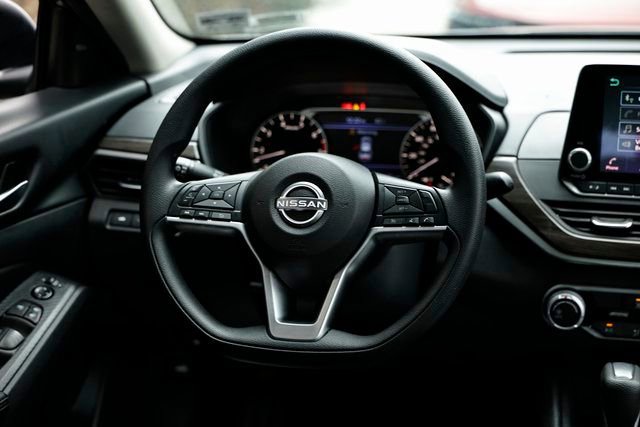 Used 2025 Nissan Altima 2.5 SV image 28