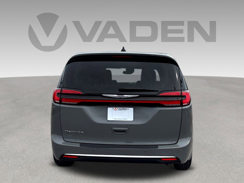 Used 2023 Chrysler Pacifica Touring-L image 20