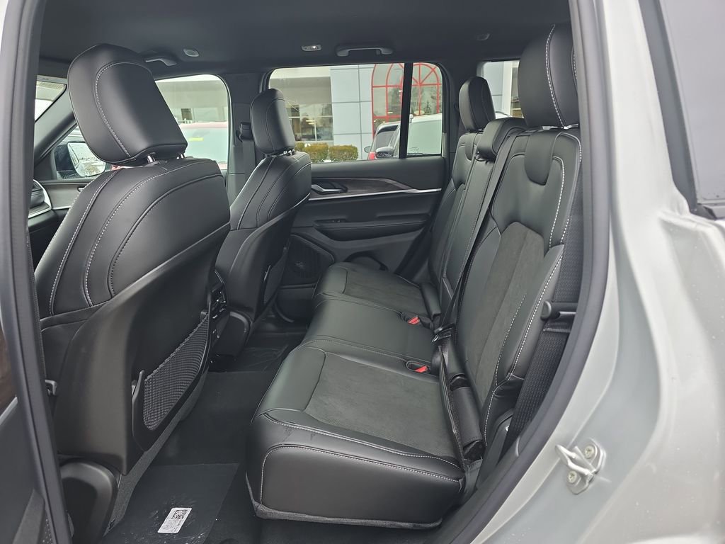 New 2026 Jeep Grand Cherokee Laredo image 9