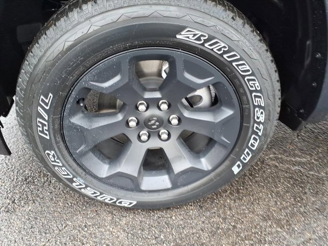 New 2026 RAM 1500 4x4 Crew Cab image 6