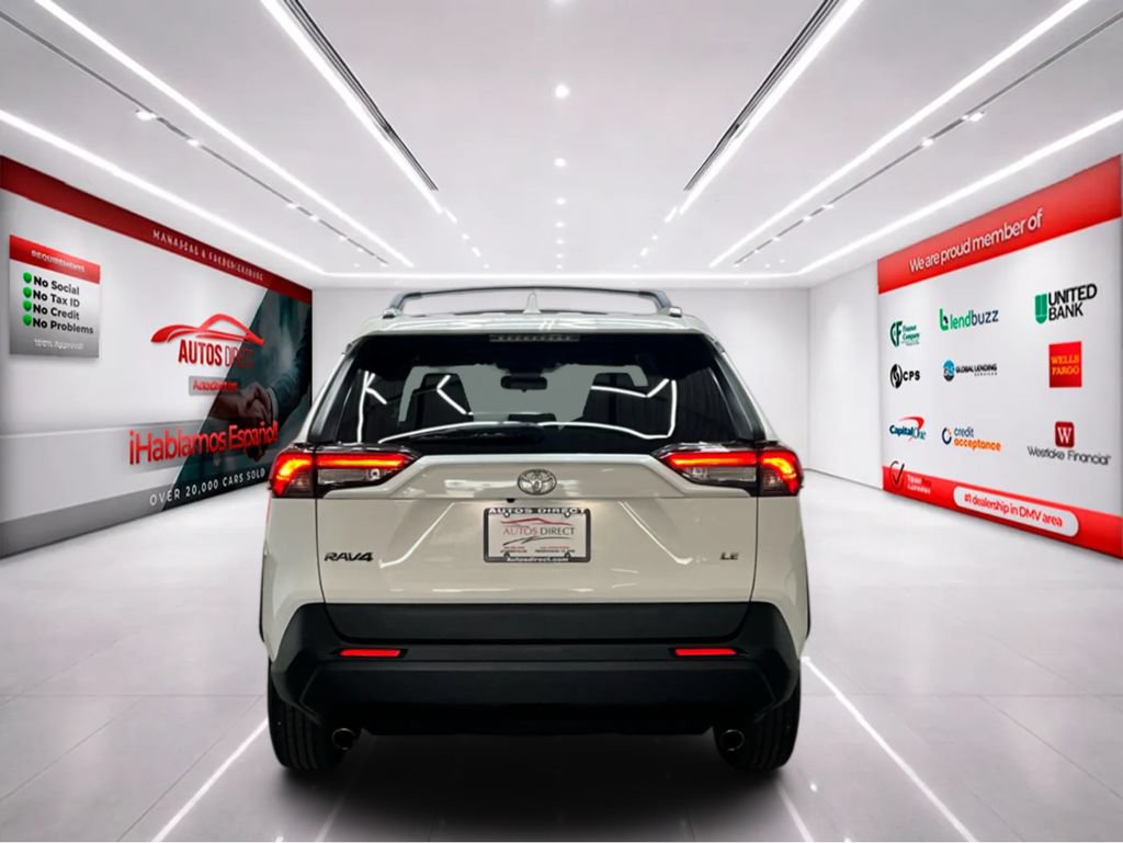 Used 2019 Toyota RAV4 LE FWD image 6