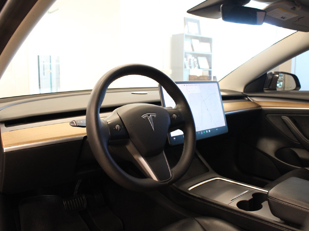 Used 2022 Tesla Model 3 Long Range AWD/4WD image 16