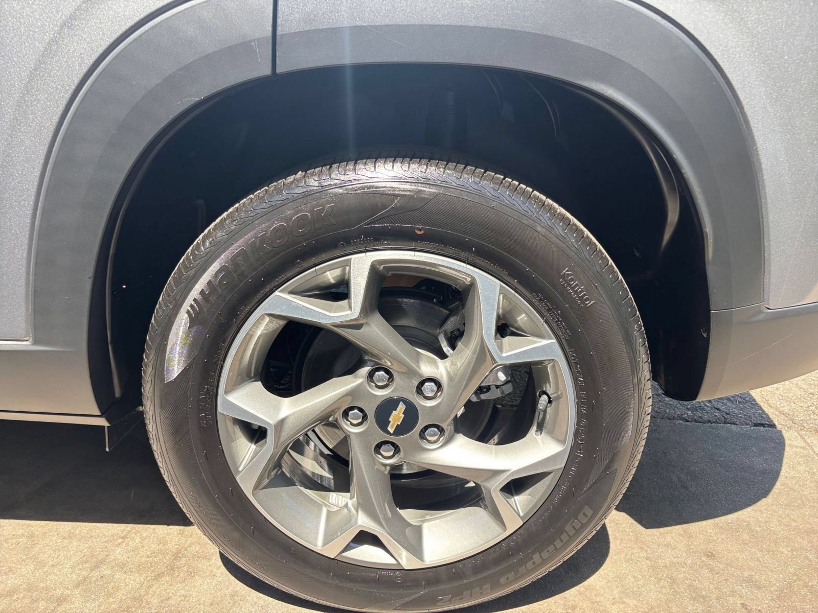 Used 2025 Chevrolet Trax LT FWD image 31