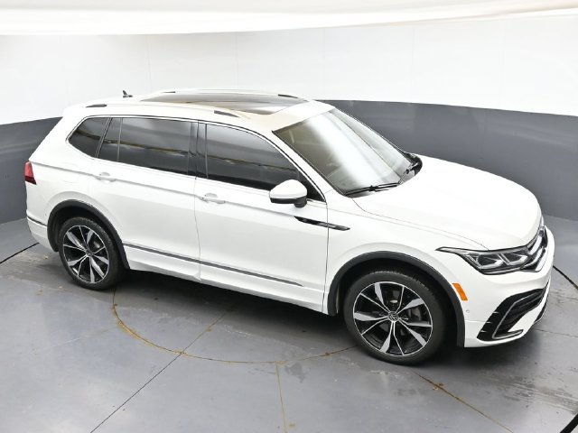 Used 2024 Volkswagen Tiguan SEL R-Line AWD/4WD image 42