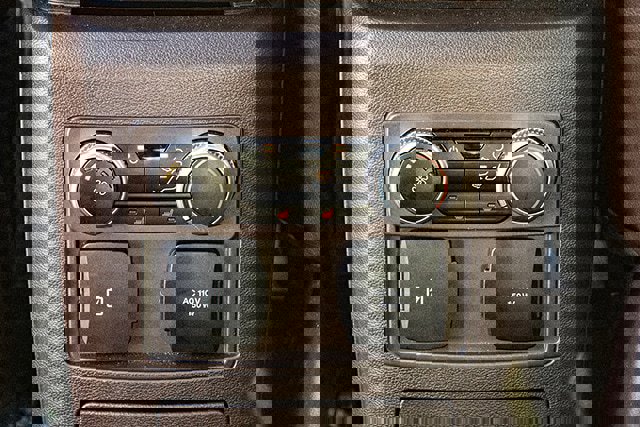 Used 2023 Ford Explorer King Ranch w/ Technology Package image 27