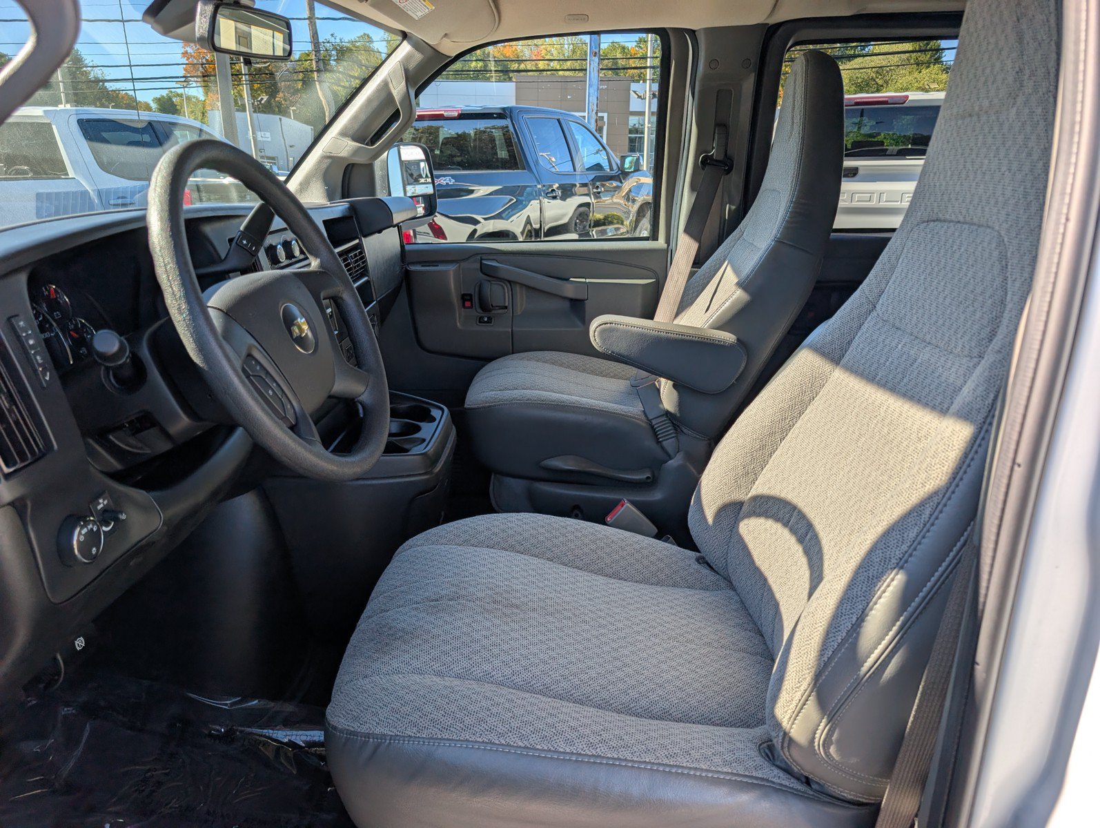 Used 2025 Chevrolet Express 3500 LT w/ LT Preferred Equipment Group RWD image 16