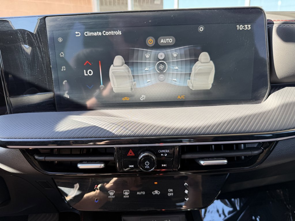 Used 2025 Nissan Kicks SR FWD image 23