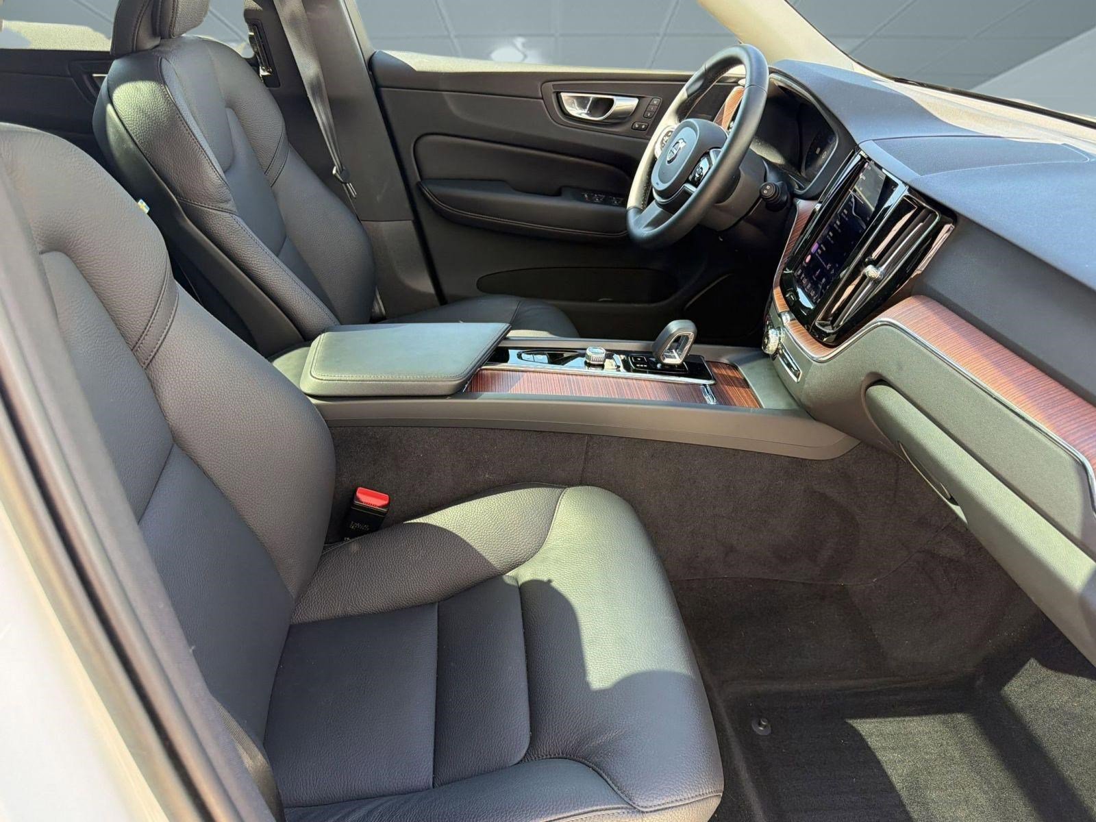 Used 2023 Volvo XC60 B5 Plus w/ Protection Package Premier FWD image 30