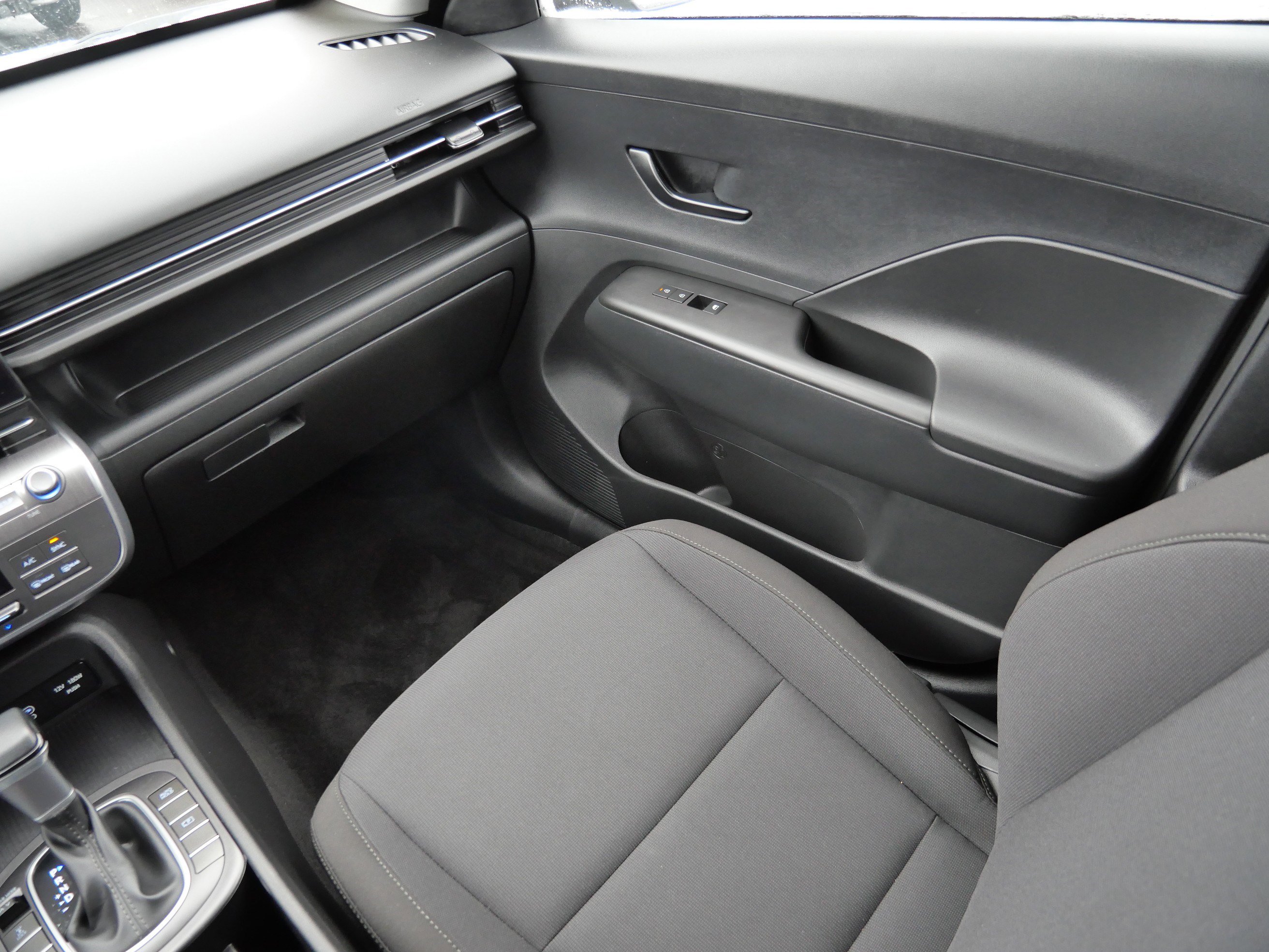 Certified 2025 Hyundai Kona SEL image 11