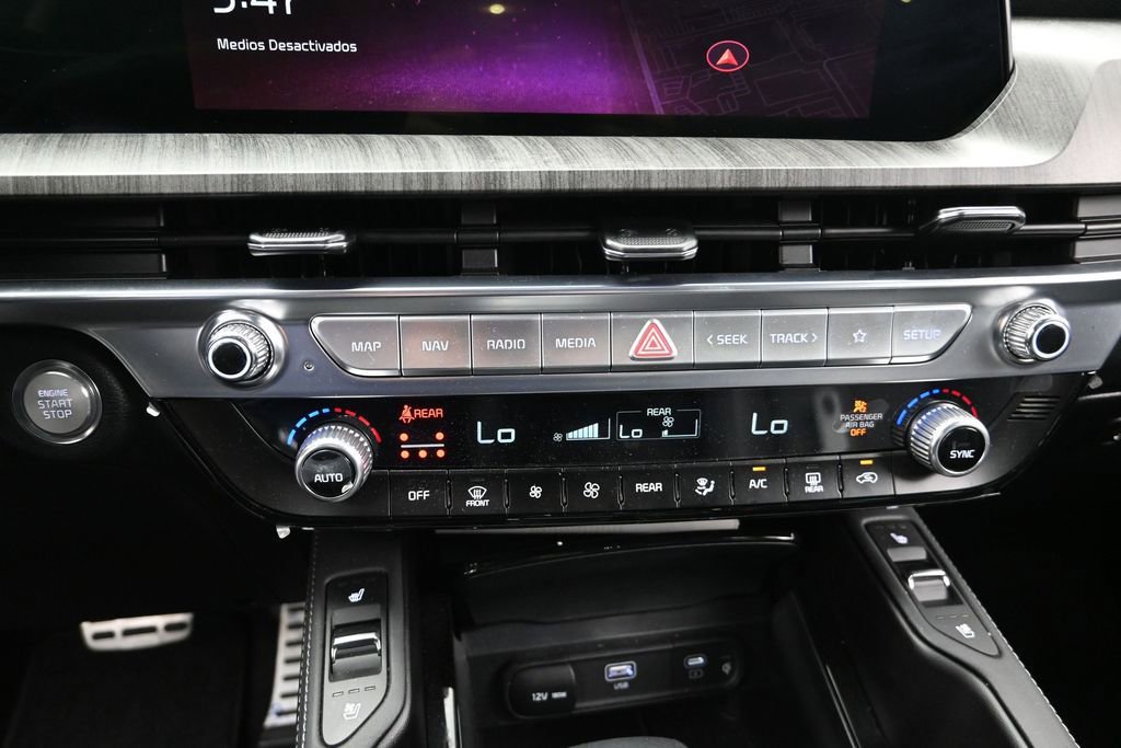 Used 2024 Kia Telluride SX w/ Towing Package FWD image 15