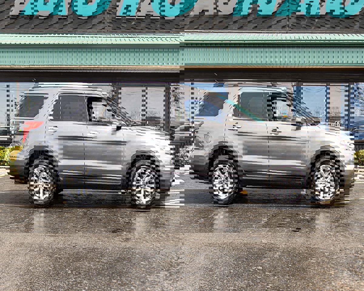 Used 2011 Ford Explorer XLT w/ 202A Rapid Spec Order Code image 9