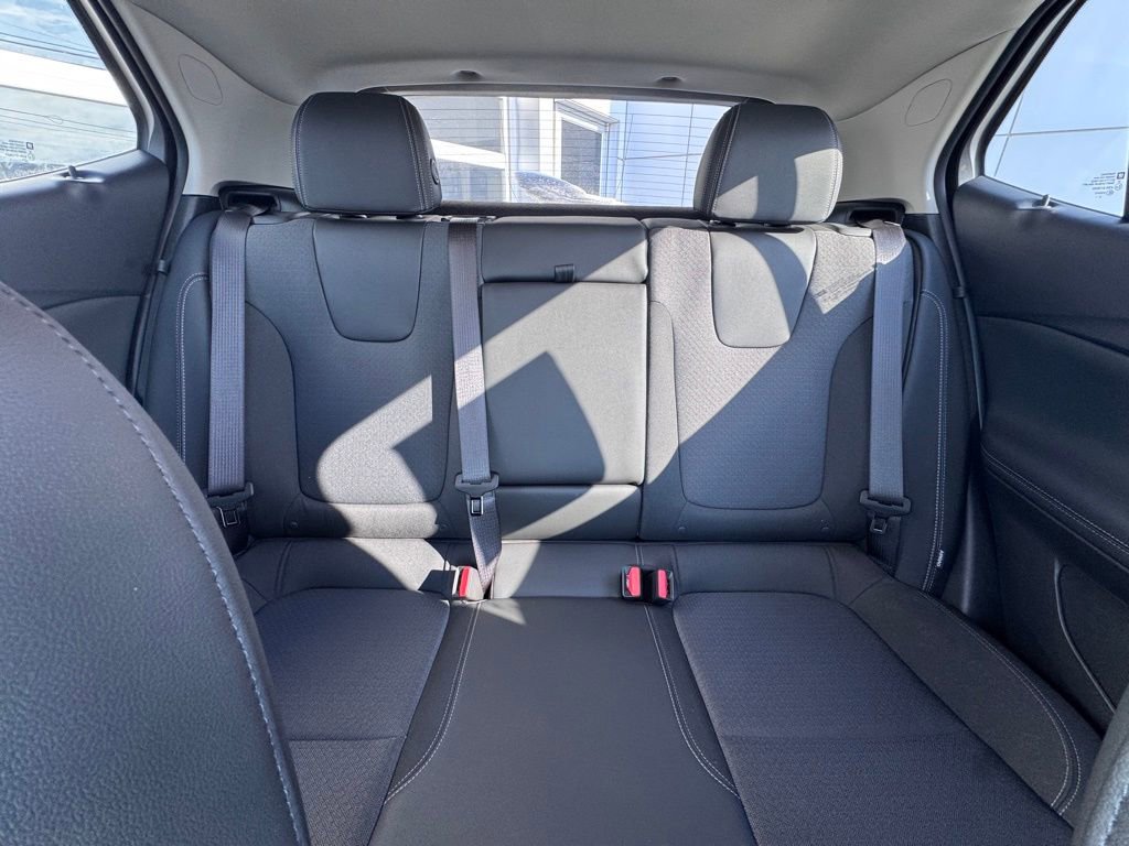 Used 2023 Buick Encore GX Select w/ Sport Touring Package image 23
