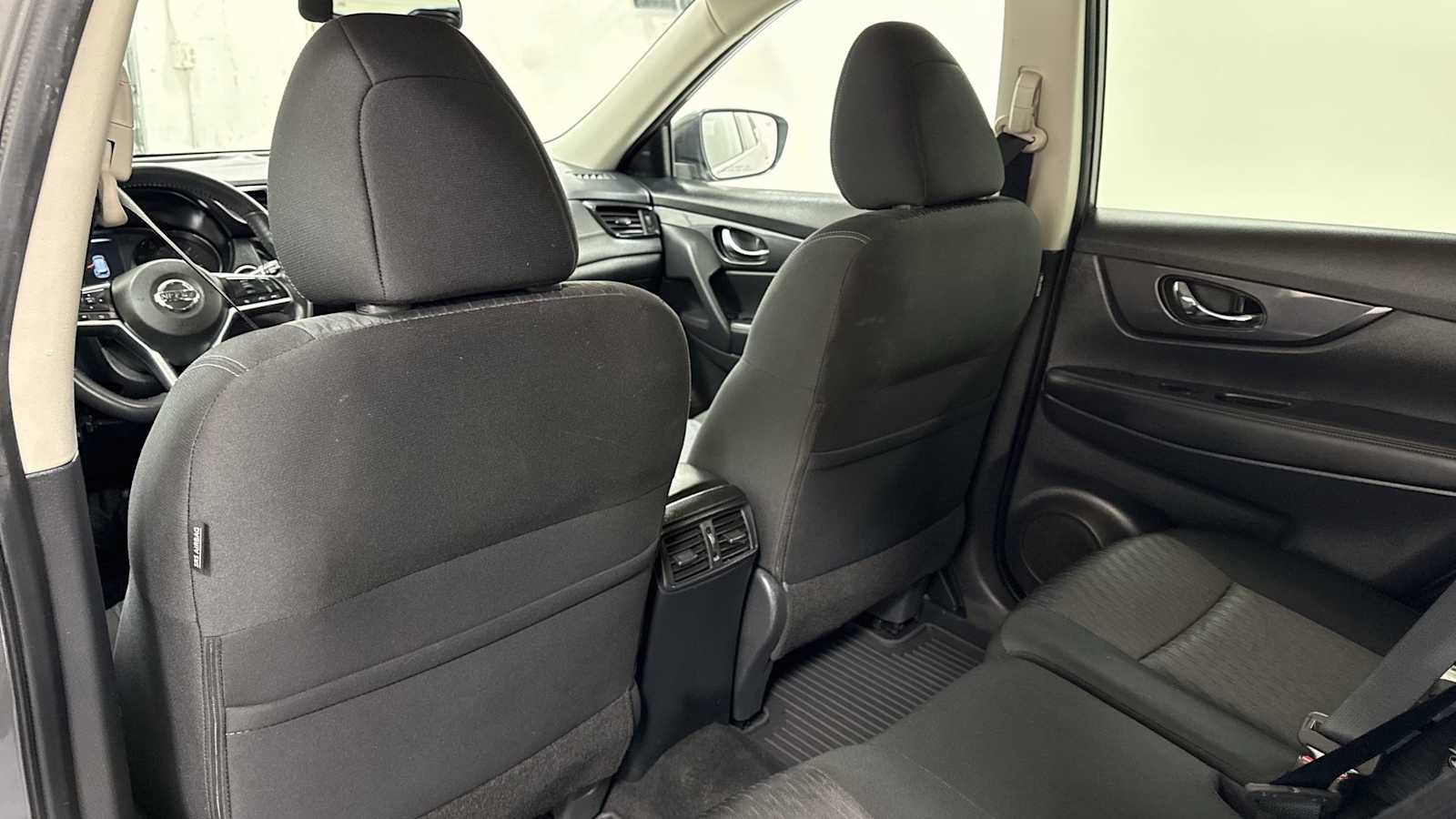 Used 2017 Nissan Rogue SV image 24