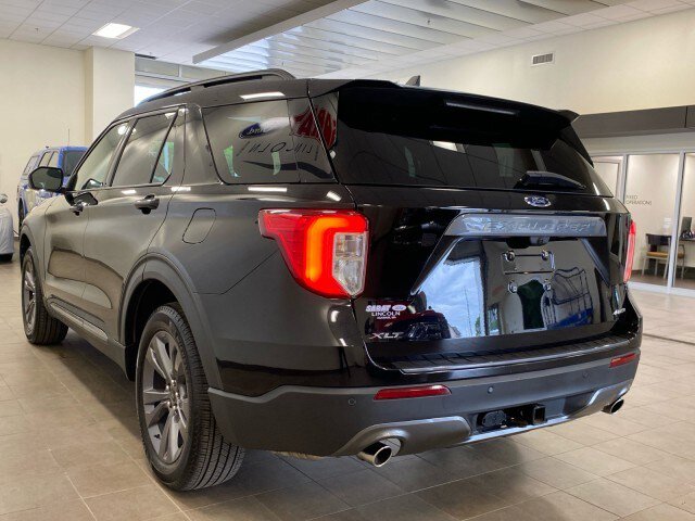 Used 2023 Ford Explorer XLT w/ Equipment Group 202A AWD/4WD image 5