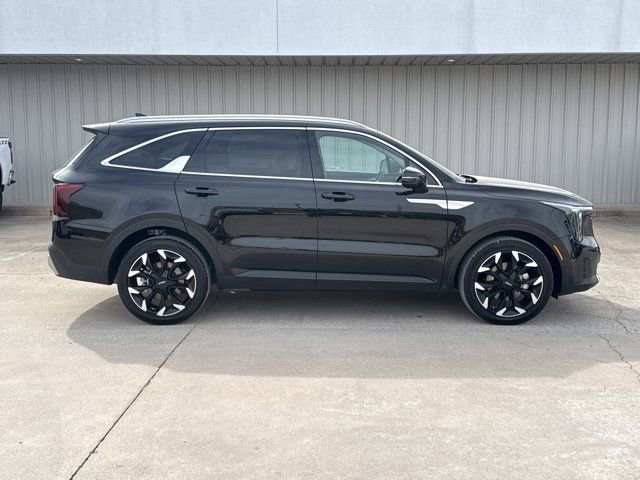 Used 2025 Kia Sorento SX image 2
