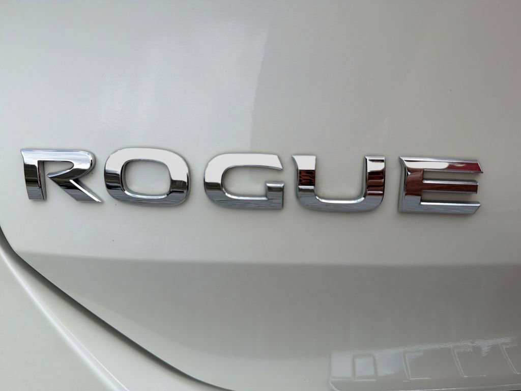 Used 2015 Nissan Rogue SV w/ SV Premium Package image 38