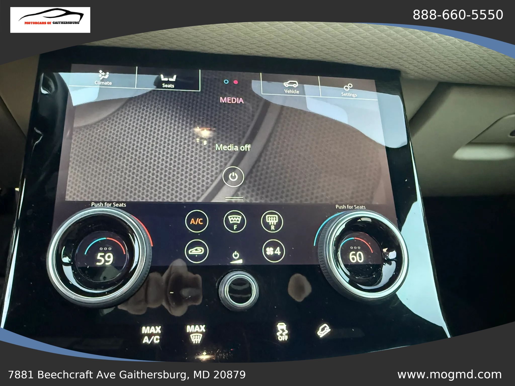 Used 2019 Land Rover Range Rover Velar R-Dynamic SE AWD/4WD image 28
