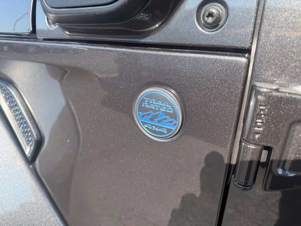 Used 2025 Jeep Wrangler Unlimited Sahara AWD/4WD image 11