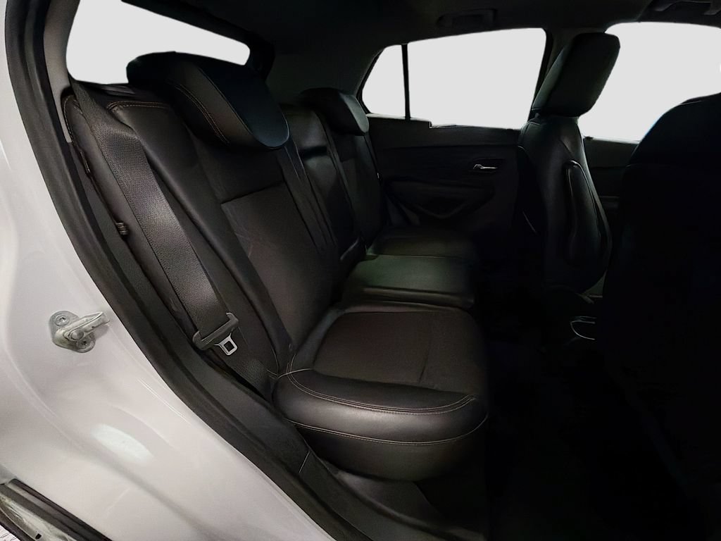Used 2020 Chevrolet Trax LT w/ Sun & Sound Package FWD image 29