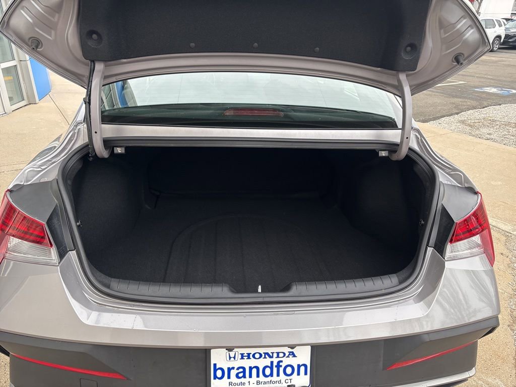 Used 2025 Hyundai Elantra SEL image 29
