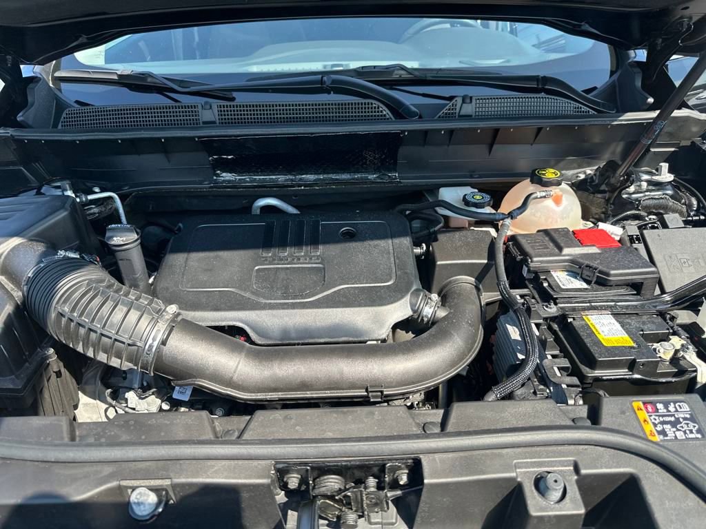 Used 2023 GMC Acadia SLE image 24