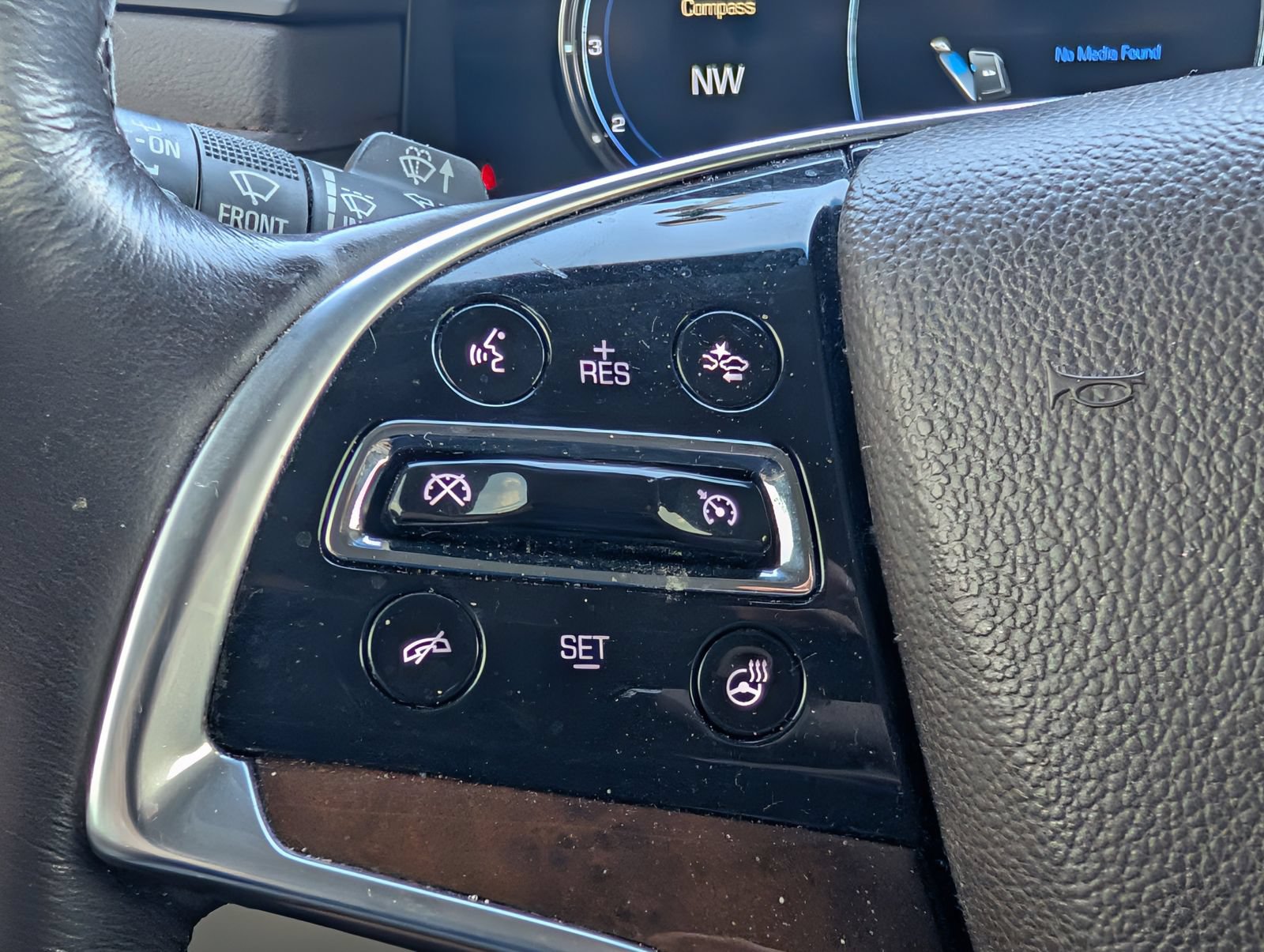 Used 2017 Cadillac Escalade Luxury AWD/4WD image 17