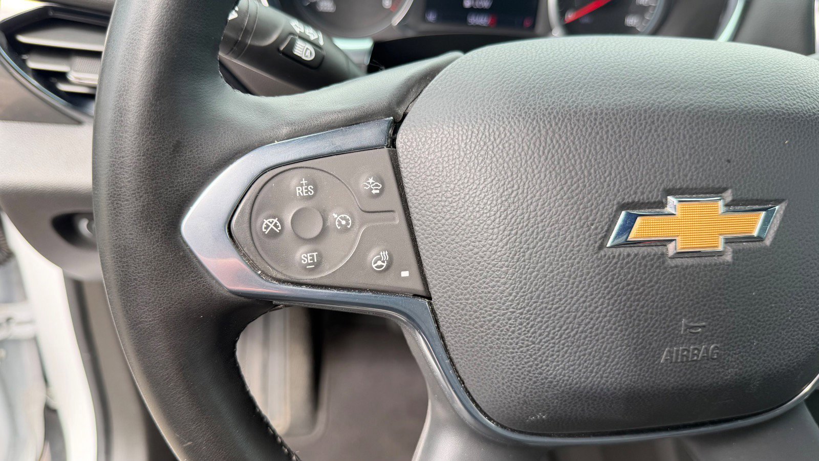 Used 2023 Chevrolet Traverse LT FWD image 35