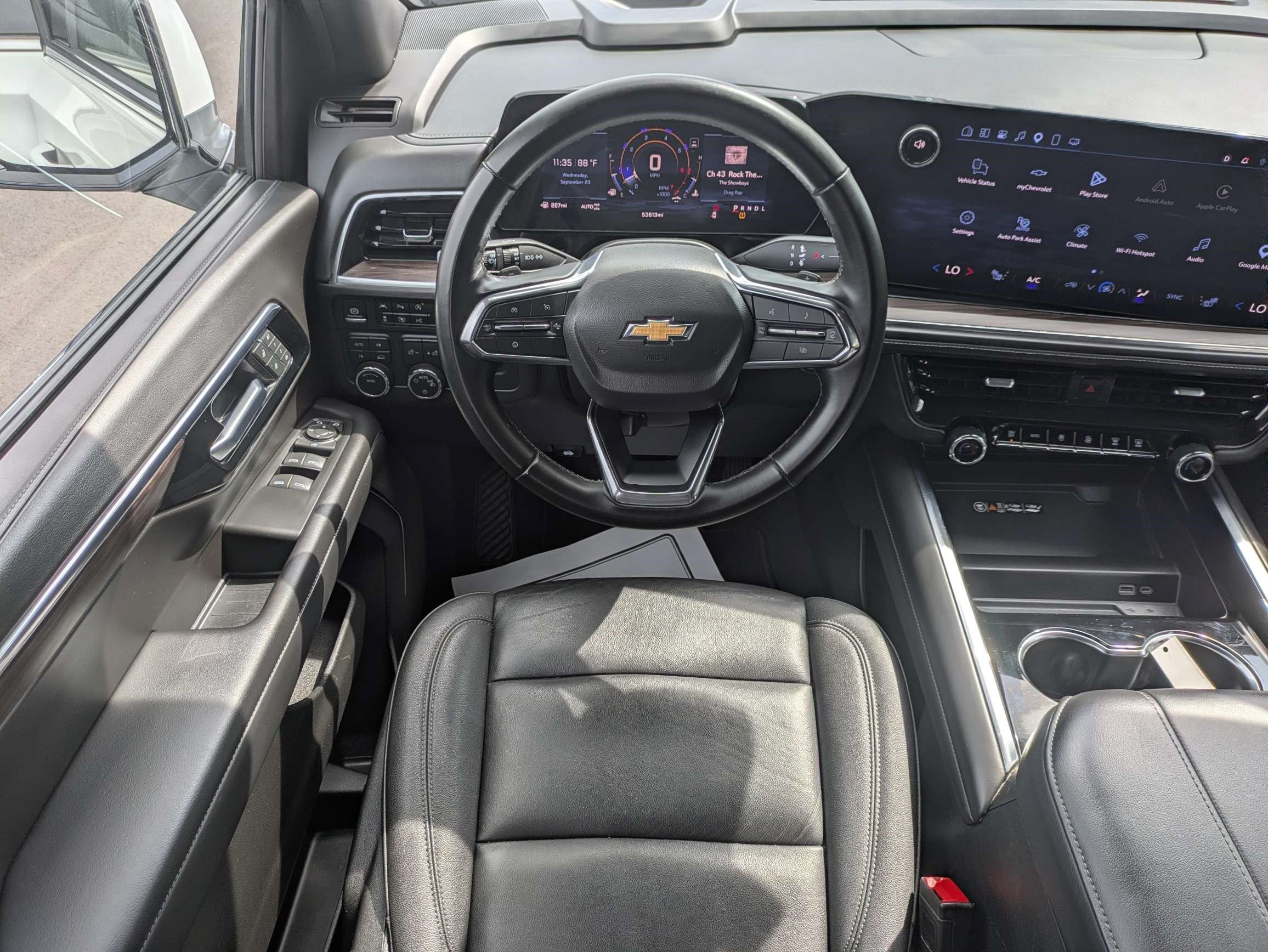 Used 2025 Chevrolet Suburban LT AWD/4WD image 16