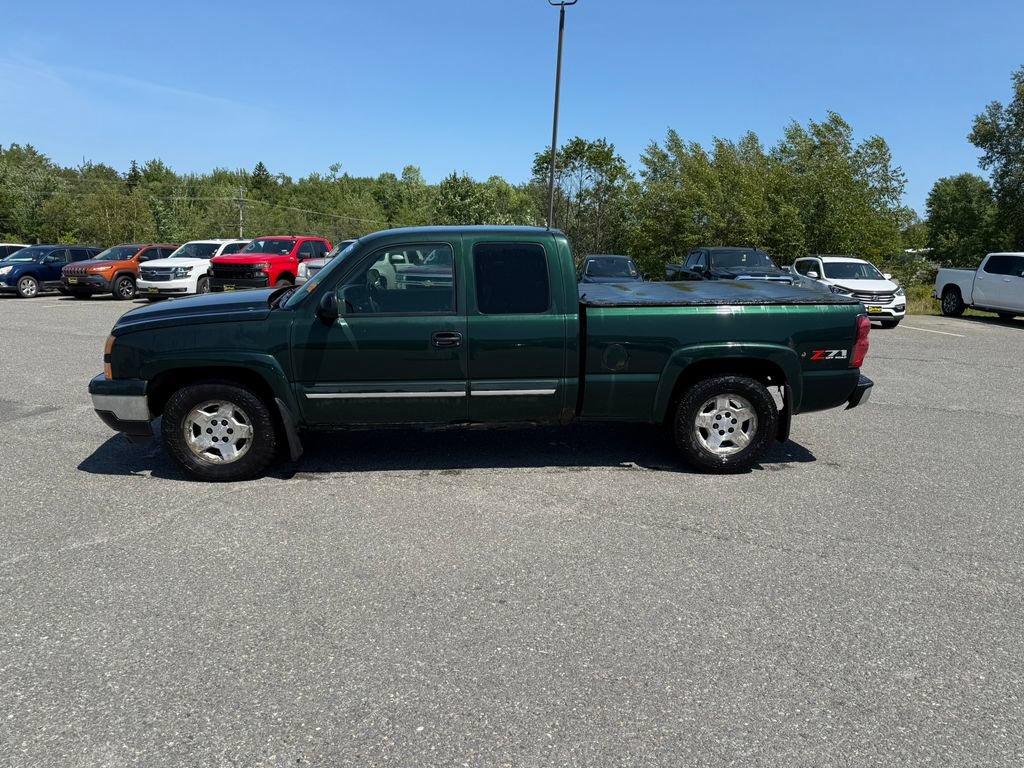 Used 2006 Chevrolet Silverado 1500 LT w/ Light Duty Power Package AWD/4WD image 3