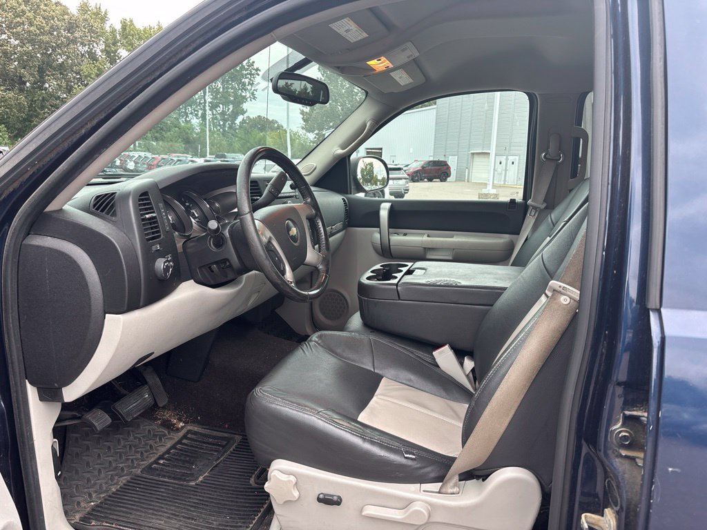 Used 2009 Chevrolet Silverado 1500 LT w/ All Star Package RWD image 8