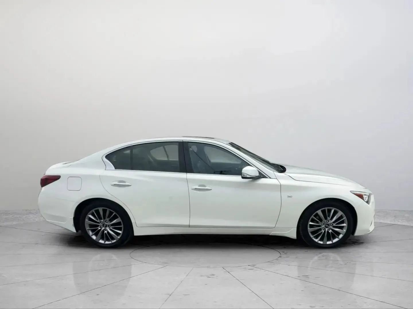 Used 2019 INFINITI Q50 Luxe w/ Essential Package (3.0T Luxe) AWD/4WD image 3