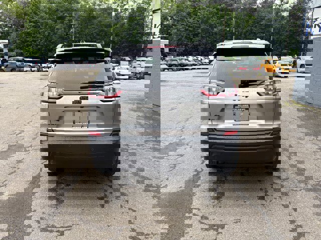 Used 2021 Jeep Cherokee Latitude Plus image 7