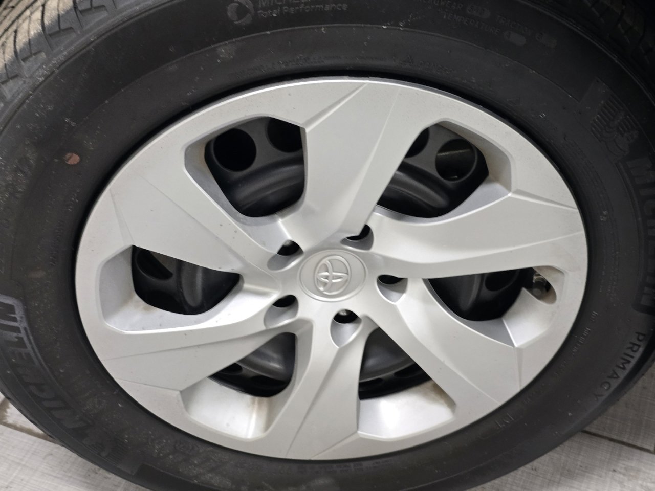 Used 2024 Toyota RAV4 LE image 7