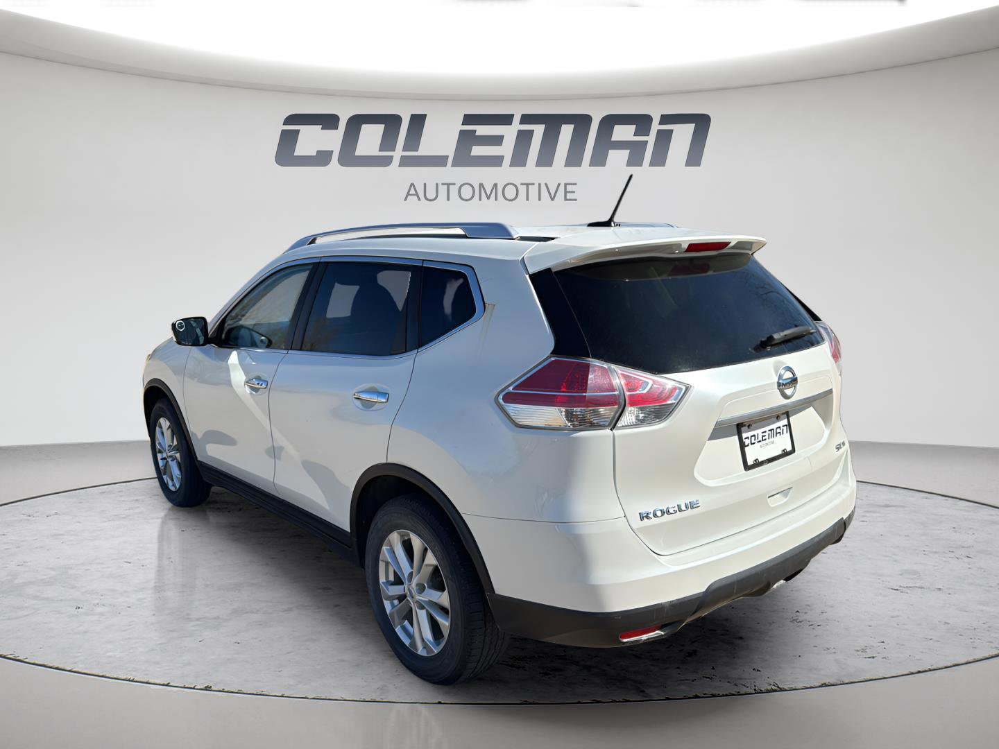 Used 2016 Nissan Rogue SV image 3