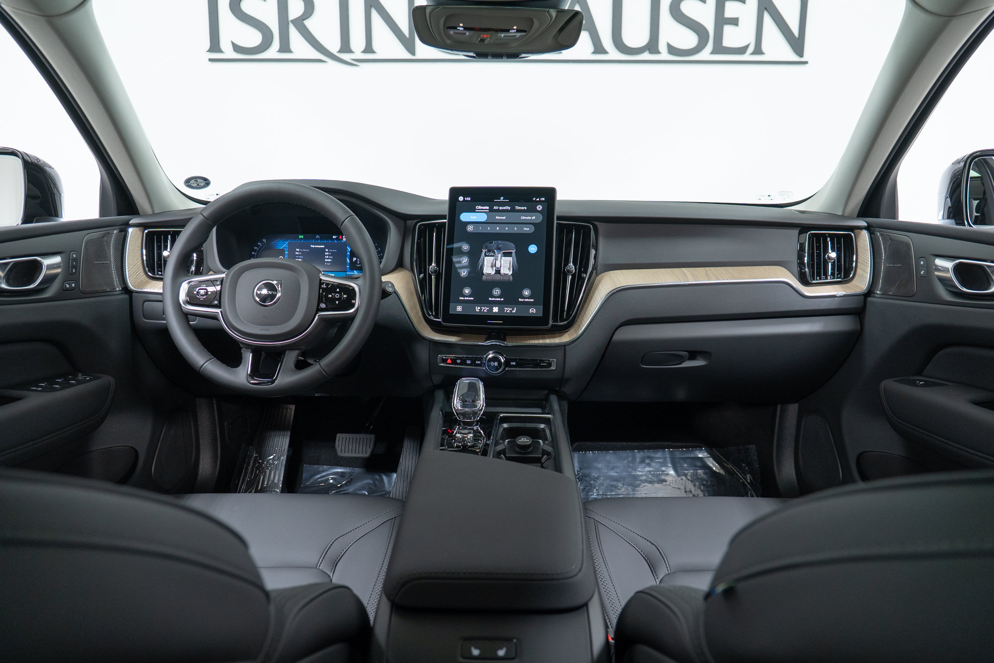 New 2027 Volvo XC60 B5 Plus AWD/4WD image 15