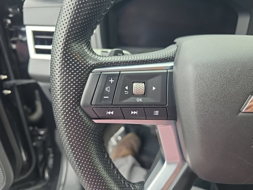 Used 2023 Mitsubishi Outlander SEL Black Edition AWD/4WD image 12