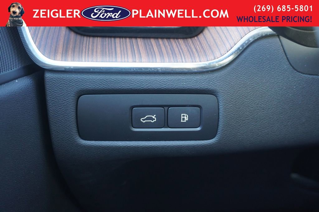 Used 2023 Volvo XC60 T8 Plus w/ Protection Package Premier image 29