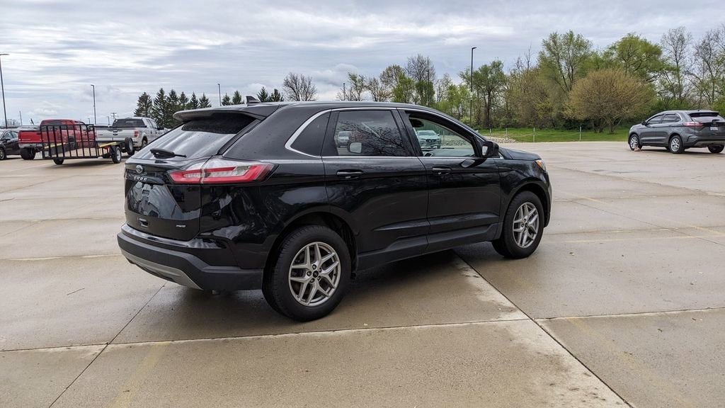 Used 2024 Ford Edge SEL w/ Convenience Package AWD/4WD image 3