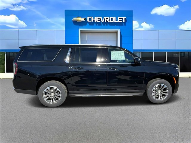 New 2026 Chevrolet Suburban LT w/ Comfort Package image 2