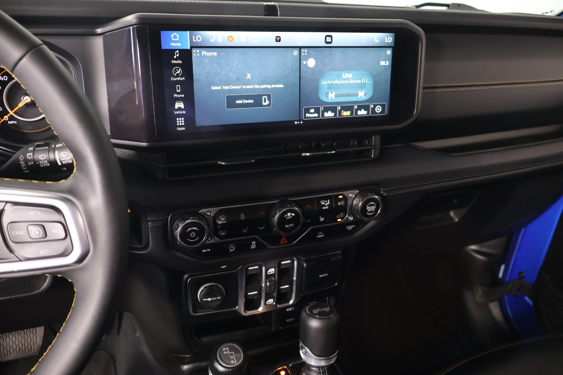 Used 2024 Jeep Wrangler Unlimited Sahara AWD/4WD image 5