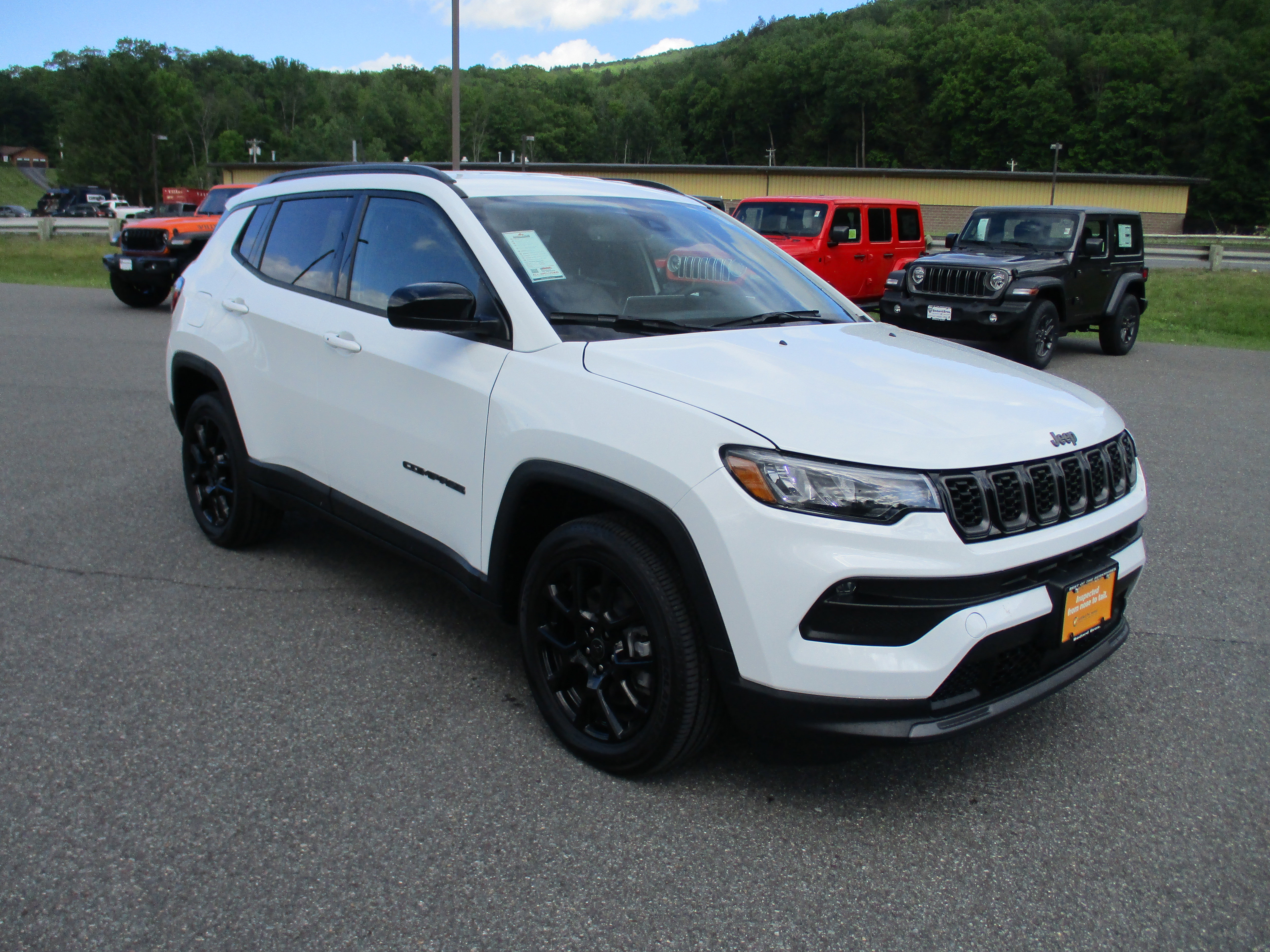Used 2026 Jeep Compass Latitude w/ Quick Order Package 29K AWD/4WD image 3