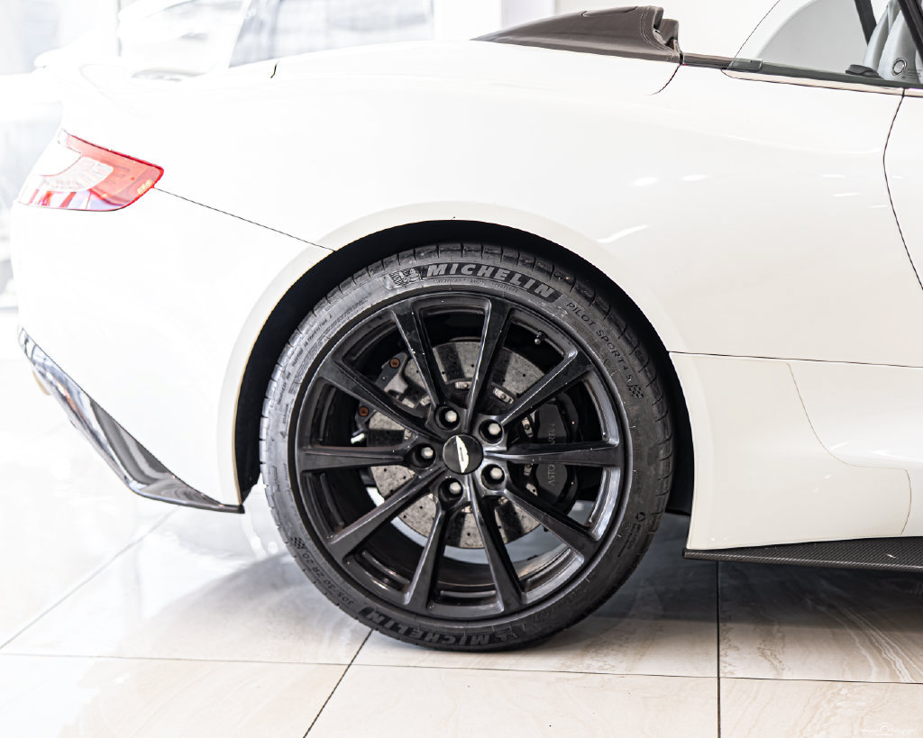 Used 2016 Aston Martin Vanquish Volante RWD image 11