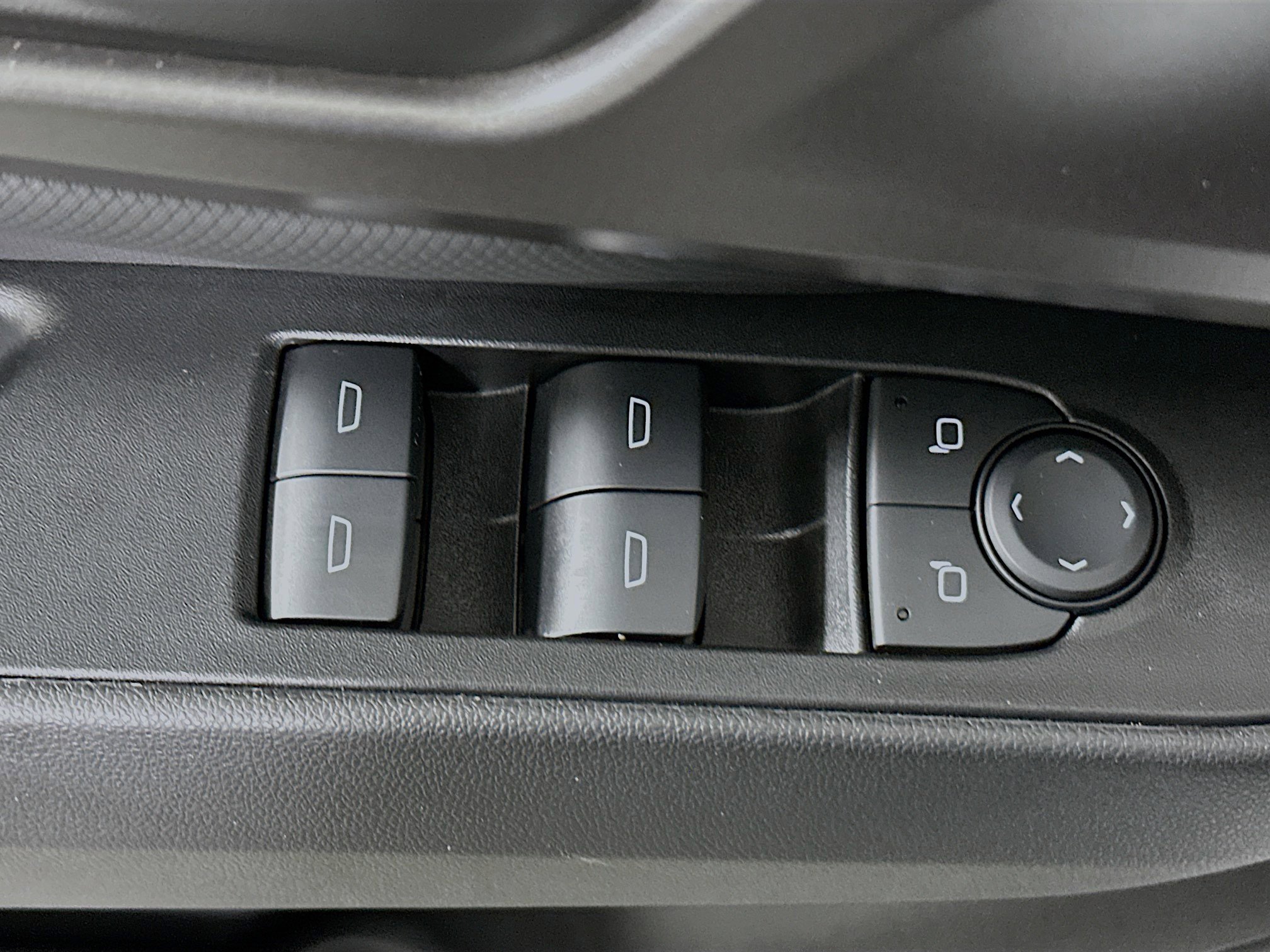 Used 2025 Chevrolet Equinox EV LT image 14