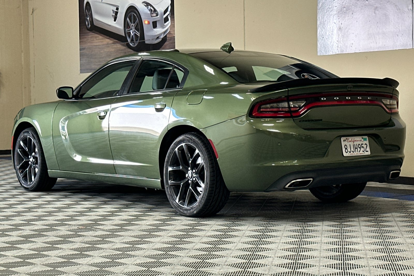 Used 2019 Dodge Charger SXT w/ Plus Group RWD image 6