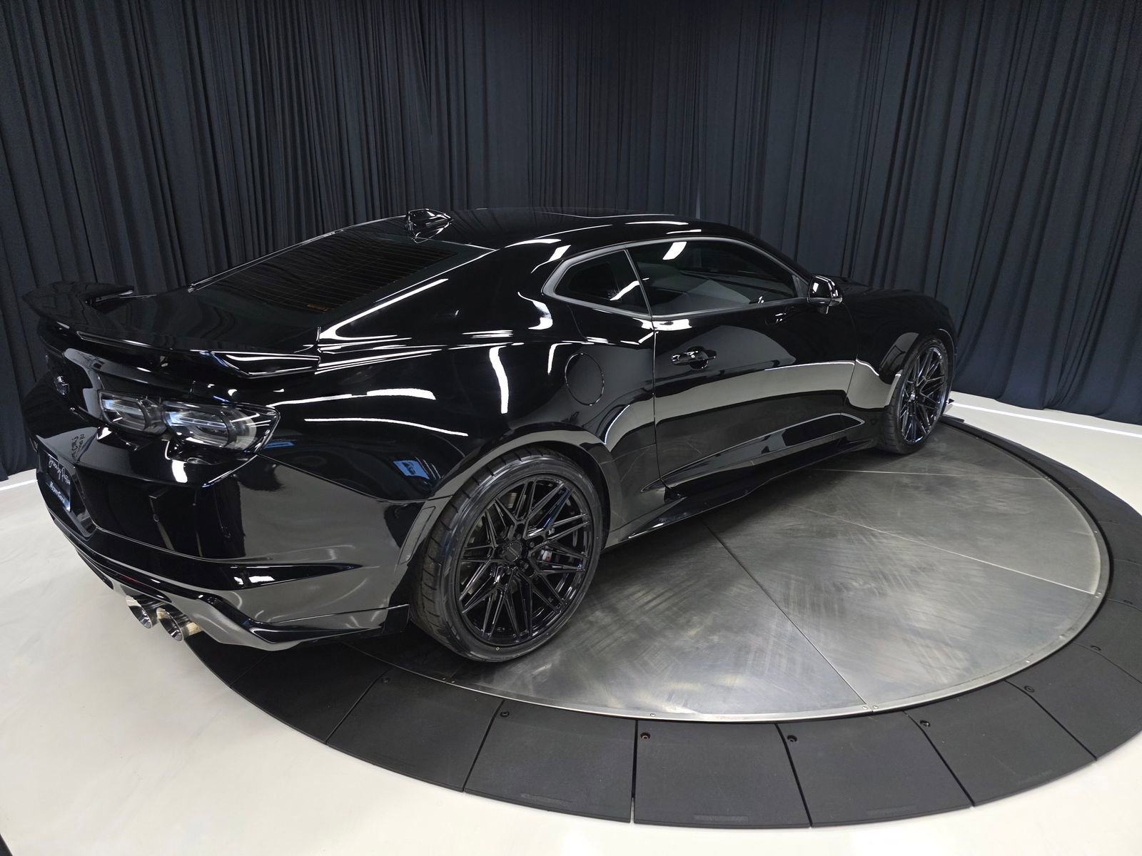 Used 2022 Chevrolet Camaro ZL1 image 11