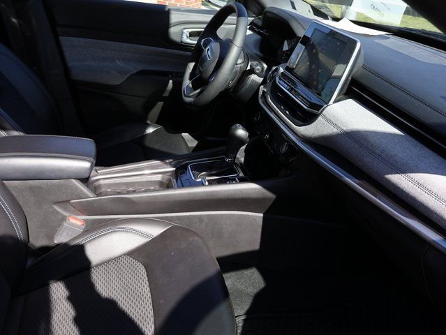 Used 2025 Jeep Compass Latitude w/ Sun & Sound Group image 13