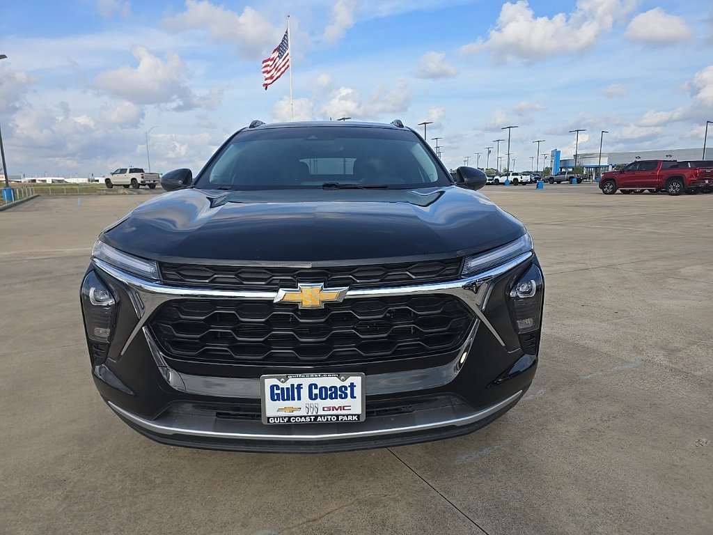 Used 2024 Chevrolet Trax LT w/ Driver Confidence Package image 2