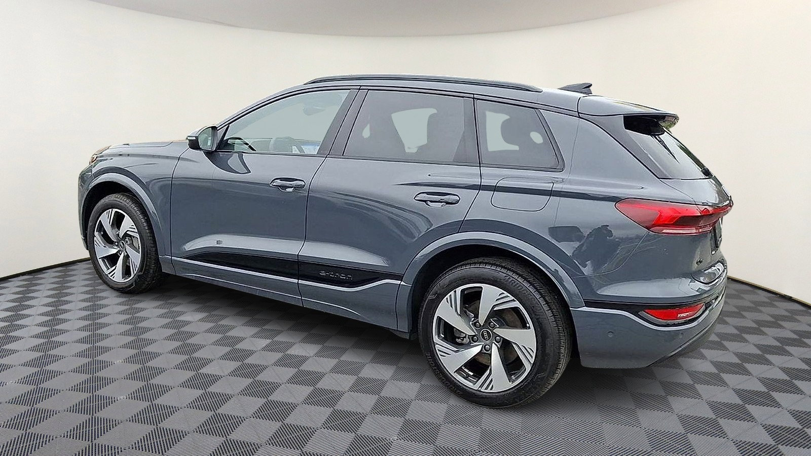 Used 2025 Audi Q6 e-tron Premium Plus image 6