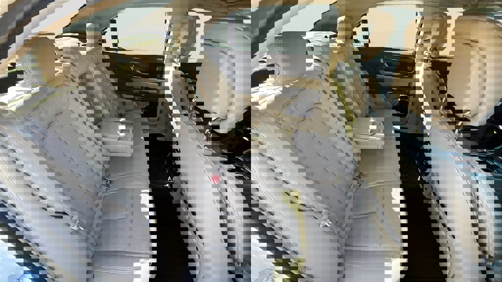 Used 2018 Lincoln Continental Select image 19