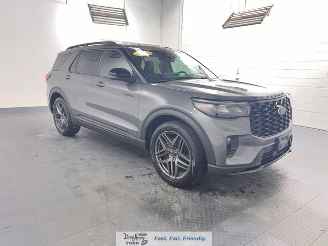 Used 2025 Ford Explorer ST-Line w/ Premium Package RWD image 3
